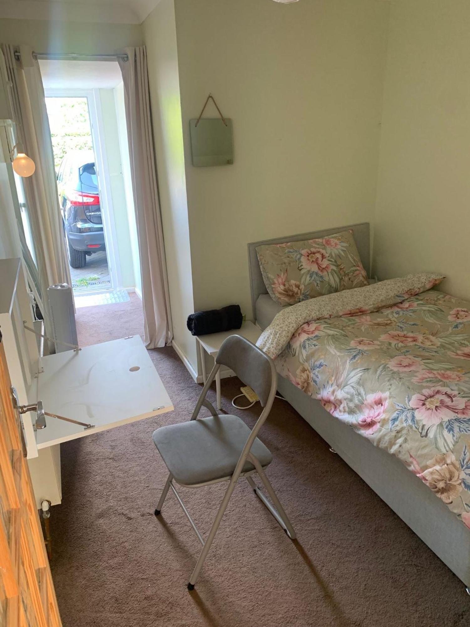 Beaconsfield 4 Bedroom House In Quiet And A Very Pleasant Area, Near London Luton Airport With Free Parking, Fast Wifi, Smart Tv Extérieur photo